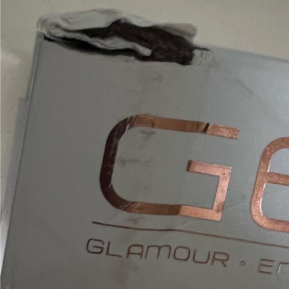 GEM Hot Air Brush
Dry Style Volumize  
NEW IN BOX - Picture 12 of 14